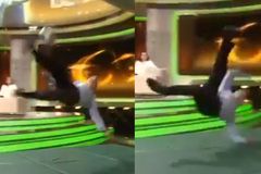 Το τρομερό ψαλιδάκι του... 66χρονου Κλάους Φίσερ (vid)