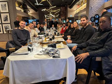 Γεύμα για την ΑΕΚ Betsson πριν από το τελευταίο παιχνίδι του 2024