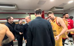 Η... άλλη όψη της νίκης του Ολυμπιακού στο Μιλάνο και οι πανηγυρισμοί του Γιώργου Αγγελόπουλου (vid)