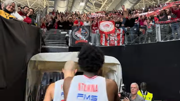 Οι υψωμένες γροθιές του Μπαρτζώκα-Η παρακάμερα της νίκης του Ολυμπιακού στην Μπολόνια (vid)