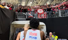 Οι υψωμένες γροθιές του Μπαρτζώκα-Η παρακάμερα της νίκης του Ολυμπιακού στην Μπολόνια (vid)