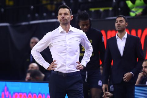 Αιχμές Μίλιτσιτς για τη διαιτησία μετά την ήττα του Άρη από την ΑΕΚ