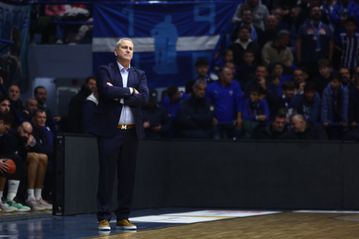 Ζούρος: «Η ομάδα έχει αρκετά προβλήματα - Κοιμάμαι 4 ώρες την ημέρα»