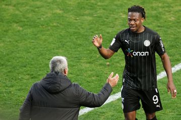 Ισέκα για την επιστροφή του στον ΟΦΗ: «Όταν έφυγα από την Κρήτη η σύζυγός μου έκλαιγε»