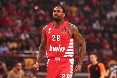 Τάρικ Μπλακ στο Sportal: «Ελπίζω όλη η ομάδα να βγάλει για δείπνο τον Ουόκαπ» (vid)