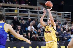 Η ΑΕΚ «καθάρισε» το Περιστέρι και αγκαλιάζει την τετράδα!