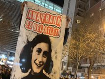 Το τραγικό πανό των οπαδών της Ρεάλ με την Άννα Φρανκ για να πικάρουν την Ατλέτικο