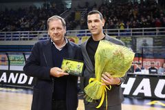 Νίκος Ζήσης: Η βράβευσή του από την ΑΕΚ (vids)