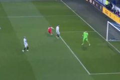 Σκόραρε ξανά ο Παυλίδης με την Άλκμααρ - Διακόπηκε προσωρινά λόγω πυροτεχνημάτων ο αγώνας με τη Χέρενφεν