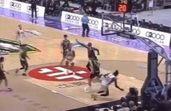 Σοκ στην Ταϊβάν: Πρώην παίκτης του Ολυμπιακού και NBAer κατέρρευσε κατά τη διάρκεια του αγώνα (vid)