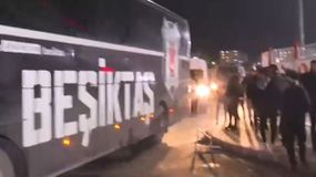 Ζόρια για τον Φερνάντο Σάντος - «Ντου» των οπαδών στο πούλμαν της αποστολής μετά την ήττα από τη Σίβασπορ του Πούγγουρα (vid)