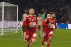 Η εκπληκτική Μπρεστ «σόκαρε» την Παρί Σεν Ζερμέν