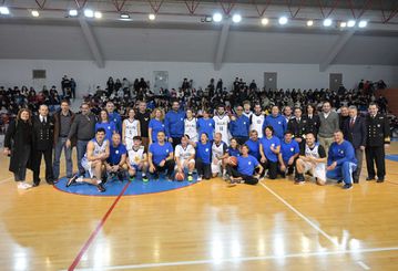 Η «αφρόκρεμα» των Ολυμπιονικών του Λιμενικού αγωνίστηκε με τους Ολυμπιονίκες Κωφών σ’ έναν διαφορετικό αγώνα μπάσκετ