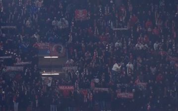 Οι φίλοι του Ολυμπιακού στην κερκίδα στο Άμστερνταμ