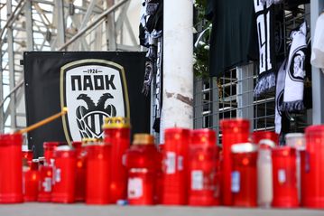 Πλήθος κόσμου στην Τούμπα για τα «αετόπουλα» που χάθηκαν στη Ρουμανία (gallery)