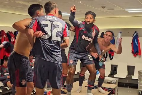 Ο Ροντινέι έστησε το πάρτι στα αποδυτήρια -Έξαλλοι πανηγυρισμοί για την πρόκριση επί του Άγιαξ (vid)