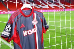 Με αυτή τη φανέλα θα διεκδικήσουν την πρόκριση οι Πειραιώτες στο Άμστερνταμ (pics)