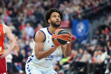 Με κόσμο αλλά μόνο για τους κατόχους διαρκείας, το Βαλένθια - Μακάμπι