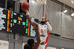 Δραματική νίκη του Πανιωνίου επί των Λόντον Λάιονς με βολές του Λούις στο φινάλε