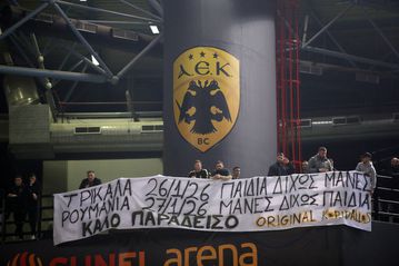 ΑΕΚ-Άλμπα: Το μήνυμα της Original στα Λιόσια για τις τραγωδίες σε Τρίκαλα και Ρουμανία (pic)