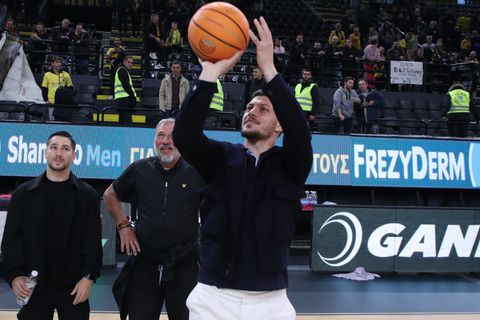 Ο Γιόβιτς βάρεσε σουτάκια στο ΑΕΚ - Αλμπα Βερολίνου και αποθεώθηκε (pics)