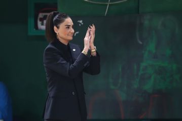 Αποθεώθηκε και... υποκλίθηκε στους φίλους του Παναθηναϊκού η Ερντέμ (vid)