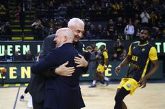 Η αγκαλιά Σάκοτα-Νίκολιτς εν μέσω αποθέωσης από τους φίλους της ΑΕΚ (pics+vid)