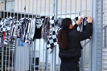 Συγκινητική κίνηση από οπαδό της ΑΕΚ: Άφησε γράμμα στην Τούμπα για τους αδικοχαμένους οπαδούς του ΠΑΟΚ