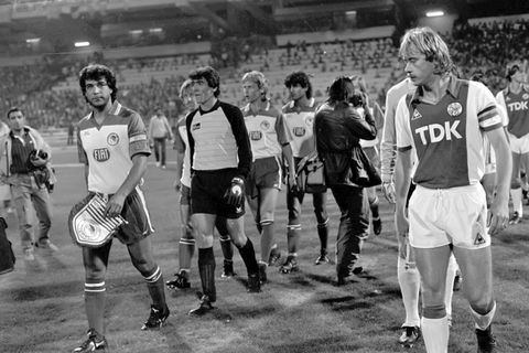 H απίθανη ιστορία του Τάκη Λεμονή και τα.... 500 εισιτήρια για τον Άγιαξ (vid)