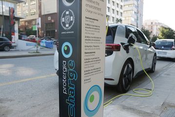 Συν ένα χρόνο δωρεάν φόρτιση ηλεκτρικών οχημάτων ο Δήμος Αθηναίων (vid)