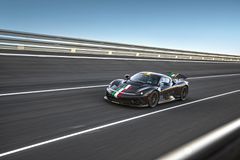 Το Battista hyper GT συνέχισε το ξεφάντωμα των ρεκόρ στην Ινδία (vid)