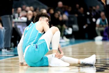 Η Σάρλοτ νίκησε το Ντιτρόιτ, αλλά ο άτυχος ΛαΜέλο πονάει ξανά (vids)