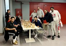 Ο Γιώργος Μπαρτζώκας πλήρωσε την τεχνική ποινή στο Final 8 με... σούσι!