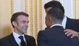 Η αινιγματική συζήτηση μεταξύ Εμπαπέ και Μακρόν: «Όχι, καθόλου...»