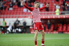 Απίστευτη στιγμή: Ο Τανούλης δάκρυσε μετά την εκτέλεση πέναλτι του αδερφού του που έστειλε τον Ολυμπιακό στα προημιτελικά του Youth League