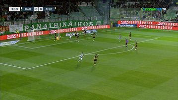 O Μπακασέτας εκτελεί τον Κουέστα για το 1-0 του Παναθηναϊκού