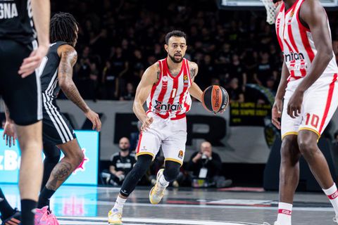 Total Basket από τον Ολυμπιακό: 54 πόντοι στο πρώτο ημίχρονο με 17/20 δίποντα και 15 ασίστ!