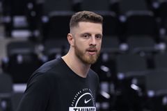 Πρωταθλητής του ΝΒΑ αποθεώνει τον Σάρας – Η ιστορία με τις τηλεοράσεις