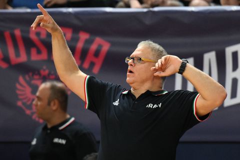 Επιστρέφει στην Ελλάδα o Μανωλόπουλος μετά την αναβολή των ασιατικών προκριματικών