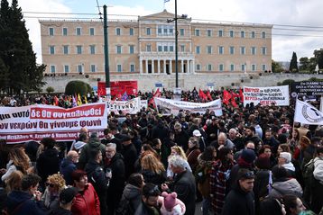 Τέμπη: Τρία χρόνια μετά, η Ελλάδα δεν ξεχνά - Πορείες μνήμης σε όλη τη χώρα για τους 57 νεκρούς (vid & gallery)