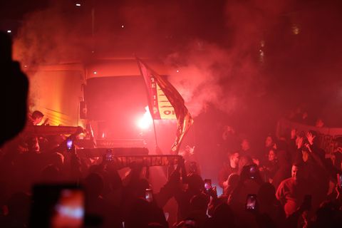 «Τρέλα» στον Βόλο για την ΑΕΚ, από την άφιξη της αποστολής (pics)