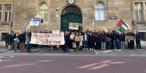 Συγκέντρωση και στη Βιέννη για τα θύματα στα Τέμπη (vids & gallery)