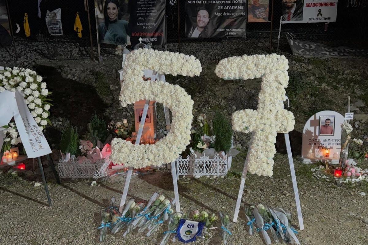 Συγκίνηση στην επιστροφή: Ο Ηρακλής τίμησε τα θύματα των Τεμπών μετά την άνοδο (pic +video)