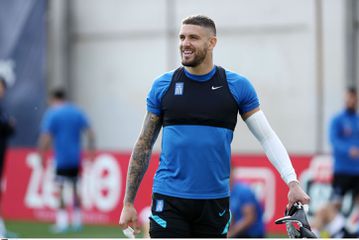 Ύβρεις και έντονες αποδοκιμασίες από μερίδα οπαδών στον Πασχαλάκη κατά τη διάρκεια της προθέρμανσης της Εθνικής (vid)