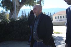 Αλαφούζος σε Μπένετ: «What's your plan?»