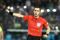 Παραλίγο να βάλει «φωτιά» και στα προκριματικά του Euro ο Νταμπάνοβιτς: Έδωσε πέναλτι - φάντασμα και τον έσωσε το VAR (vid)