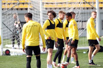 «Γέμισαν» τα Σπάτα, άπαντες πλην Κάλενς, παρόντες στην προπόνηση της ΑΕΚ