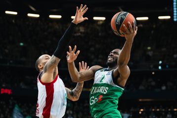 Με σούπερ Έβανς η Ζαλγκίρις έκανε... κηδεία στην Αρμάνι Μιλάνο για την 10άδα