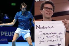 Φίλαθλος αντάλλασσε τη μητέρα του με μία ρακέτα του Μεντβέντεφ