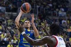 Η Φενέρμπαχτσε επιβλήθηκε της Μπασκόνια με πρωταγωνιστή τον Νάιτζελ Χέιζ-Ντέιβις